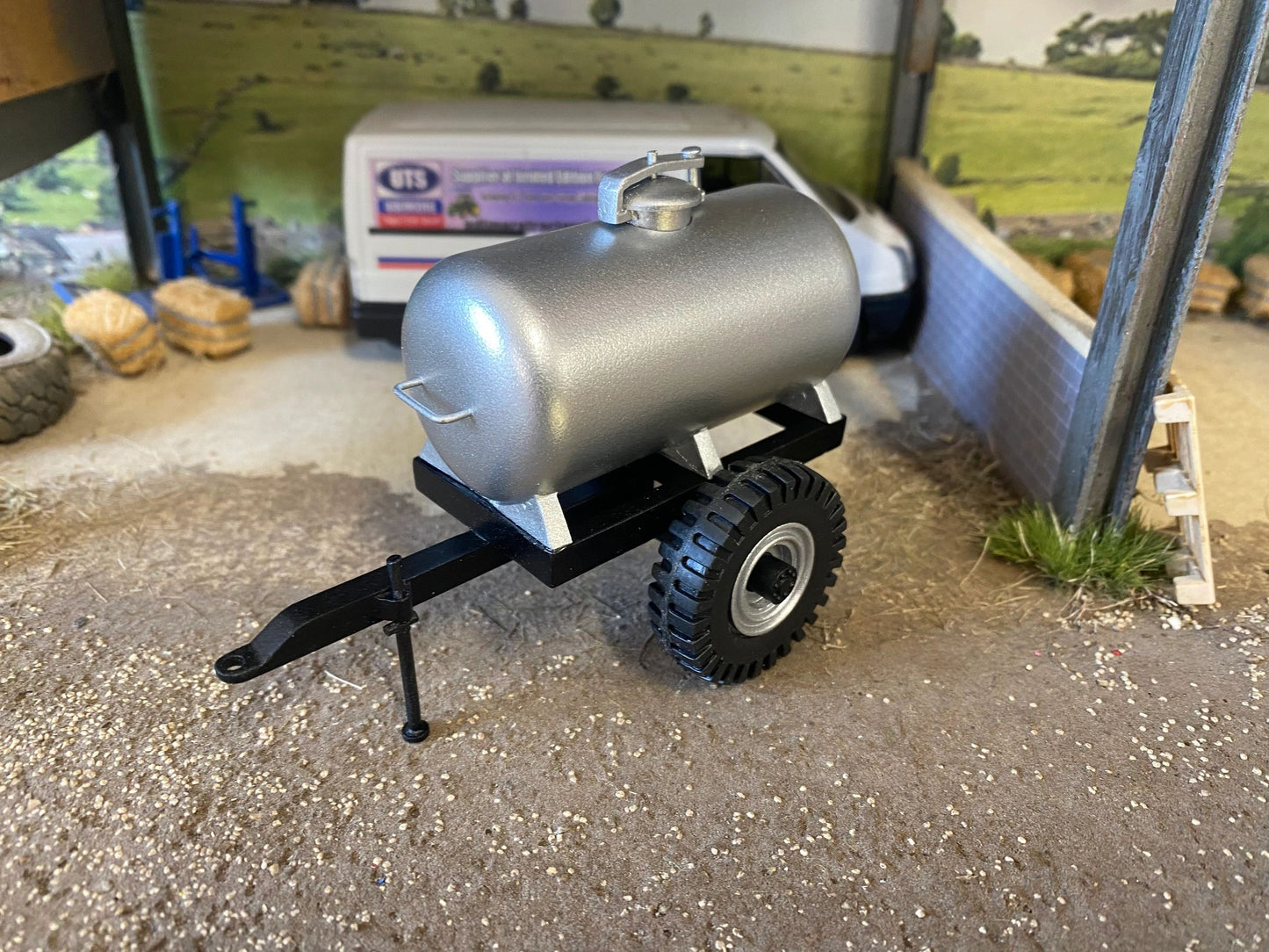 03207N Water Bowser Trailer water Tank Black Full Assembled Artisan32 farm machinery 1:32 scale Image