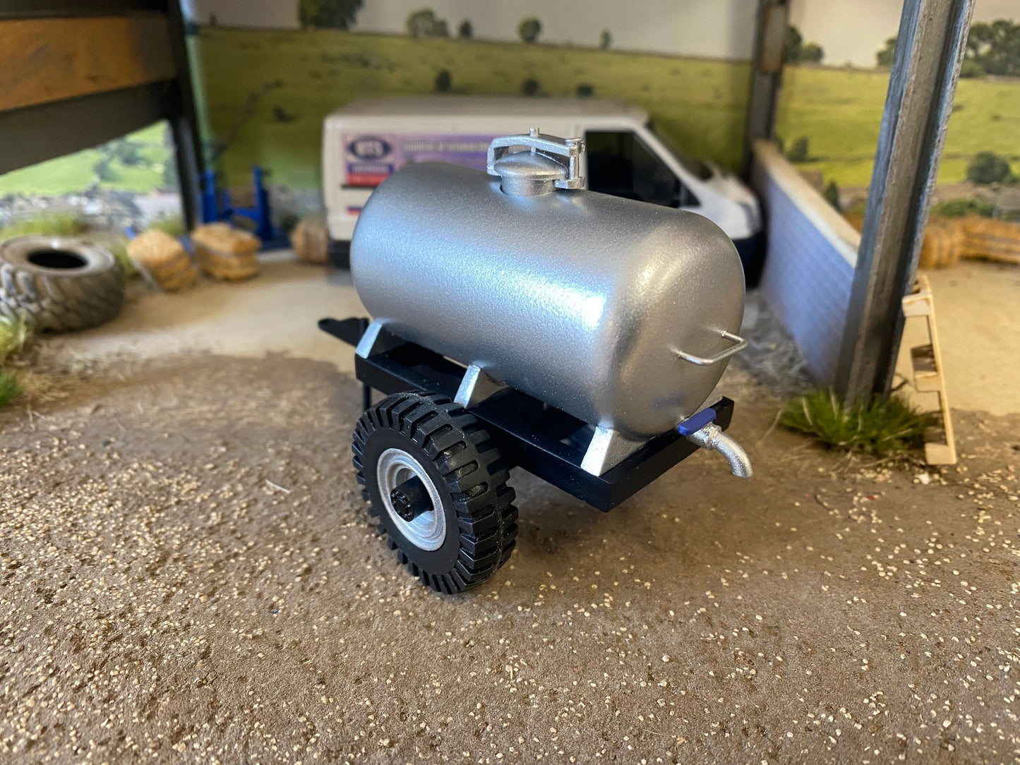 03207N Water Bowser Trailer water Tank Black Full Assembled Artisan32 farm machinery 1:32 scale Image 3