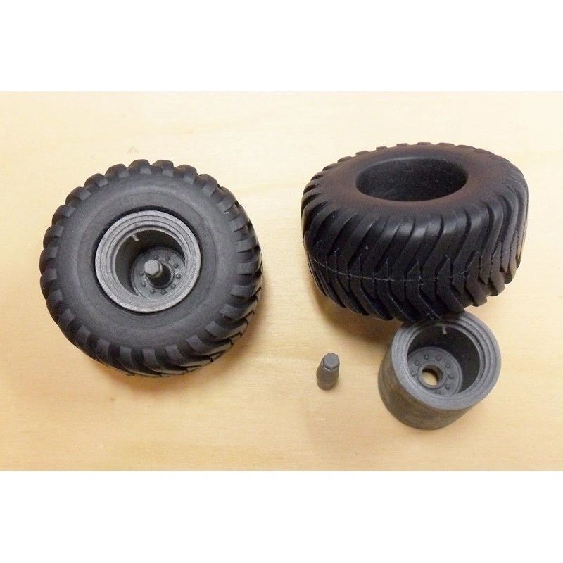 04202 pair of wheels Artisan32 farm machinery 1:32 scale Image 3