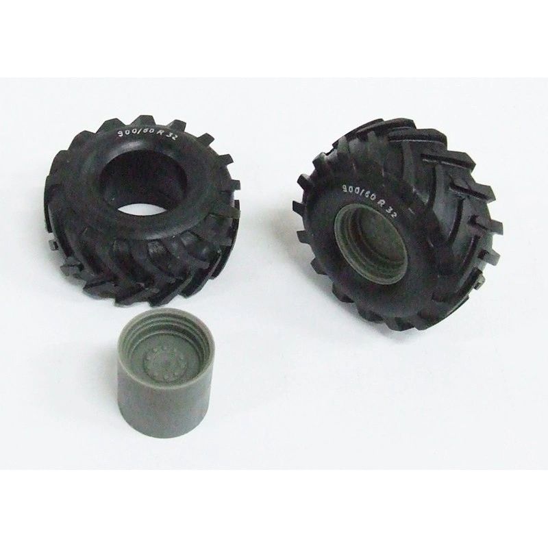 04217 pair of low pressure wheels 900 60 R32 Artisan32 farm machinery 1:32 scale Image 5