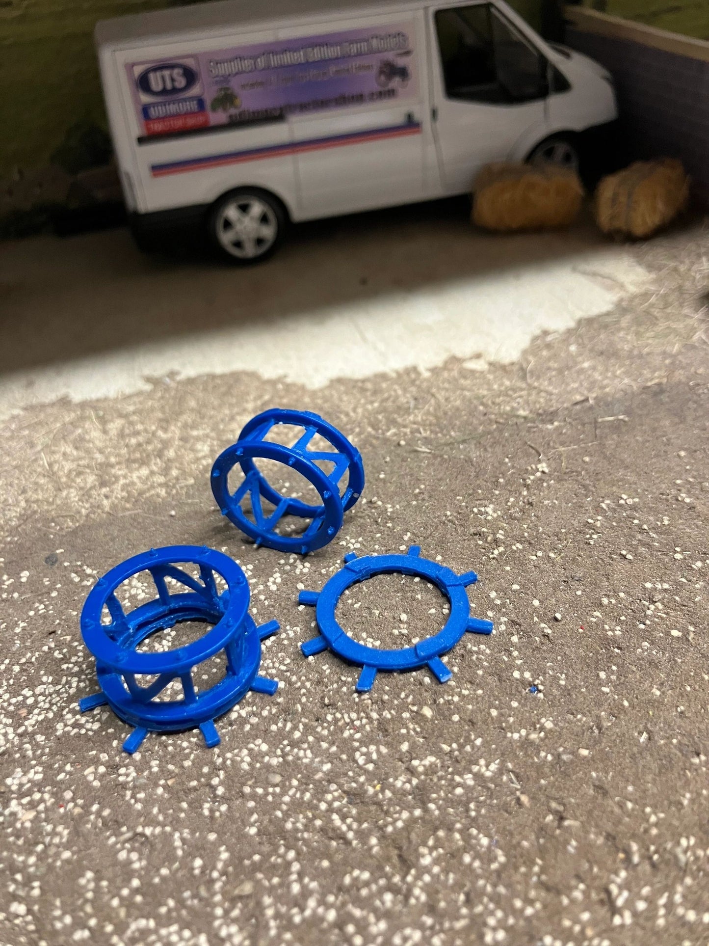 04219 pair of wheel cages barrels Artisan32 farm machinery 1:32 scale Image