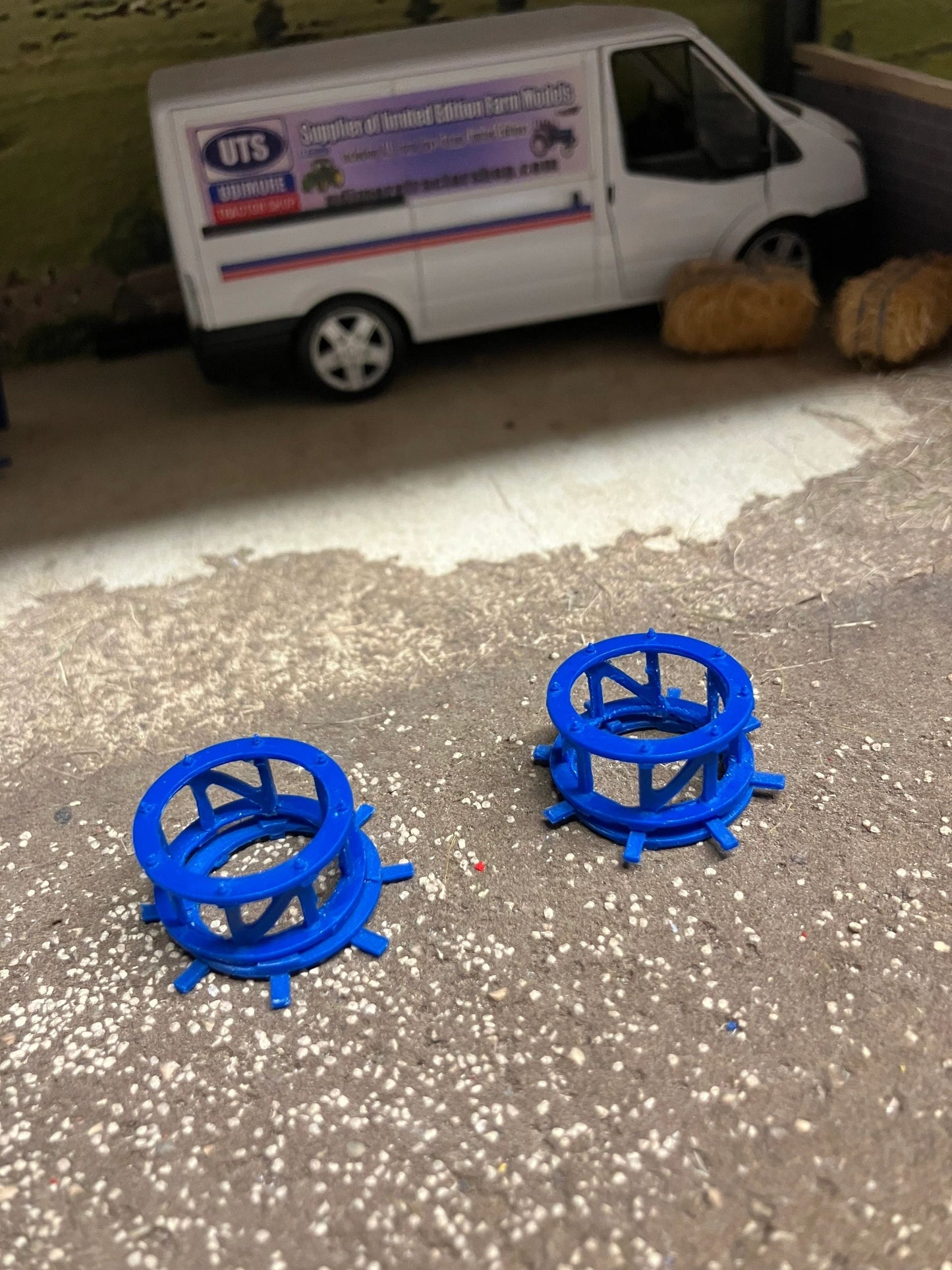 04219 pair of wheel cages barrels Artisan32 farm machinery 1:32 scale Image 2