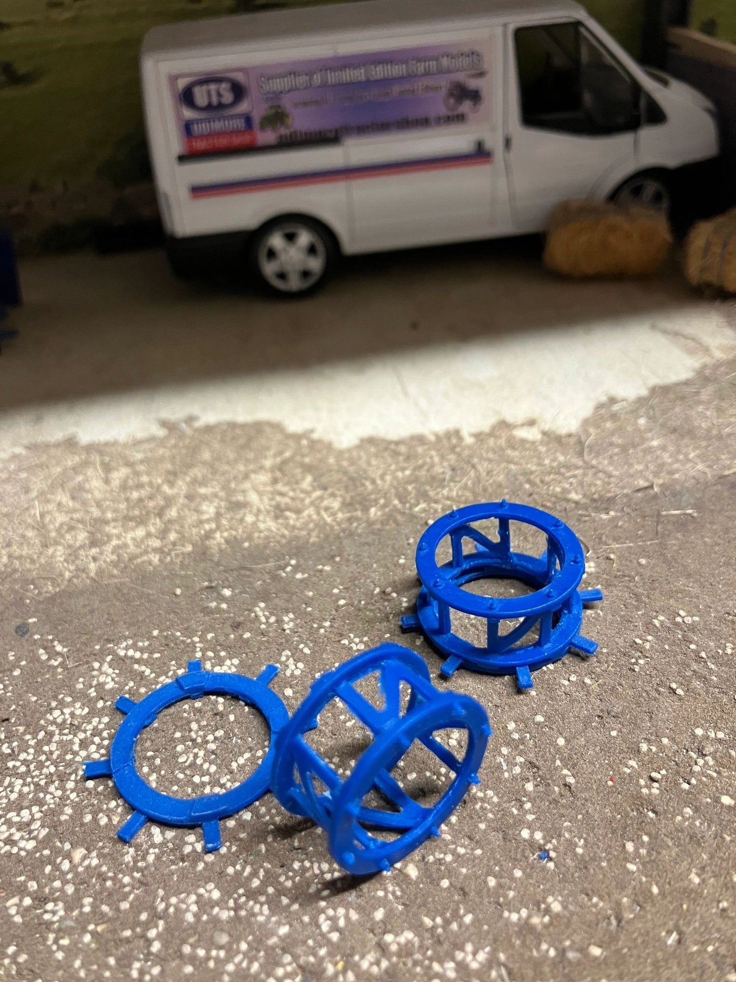04219 pair of wheel cages barrels Artisan32 farm machinery 1:32 scale Image 3