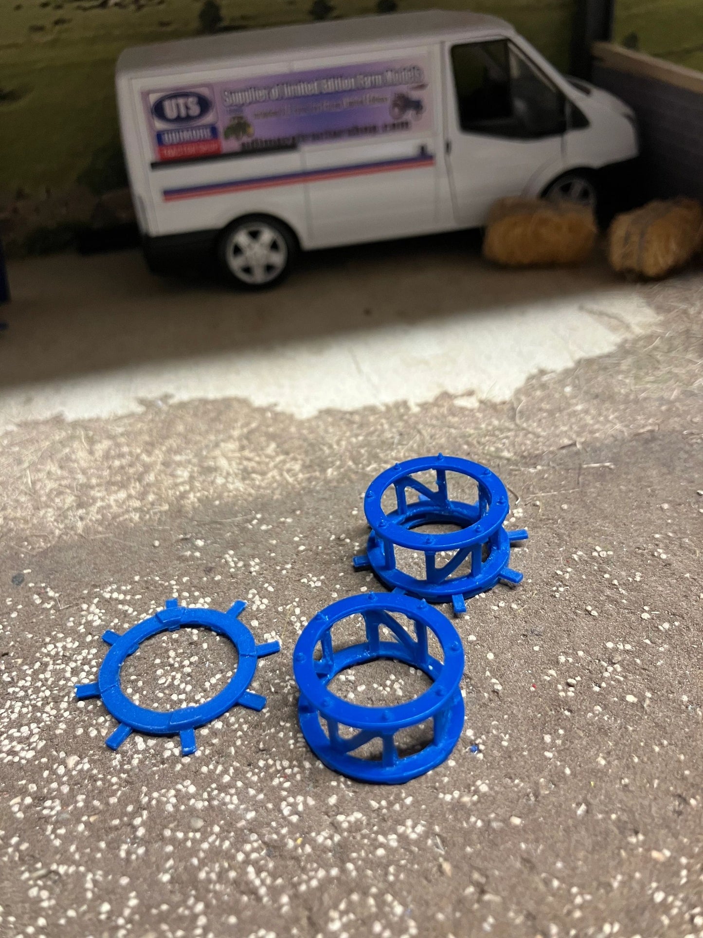 04219 pair of wheel cages barrels Artisan32 farm machinery 1:32 scale Image 4