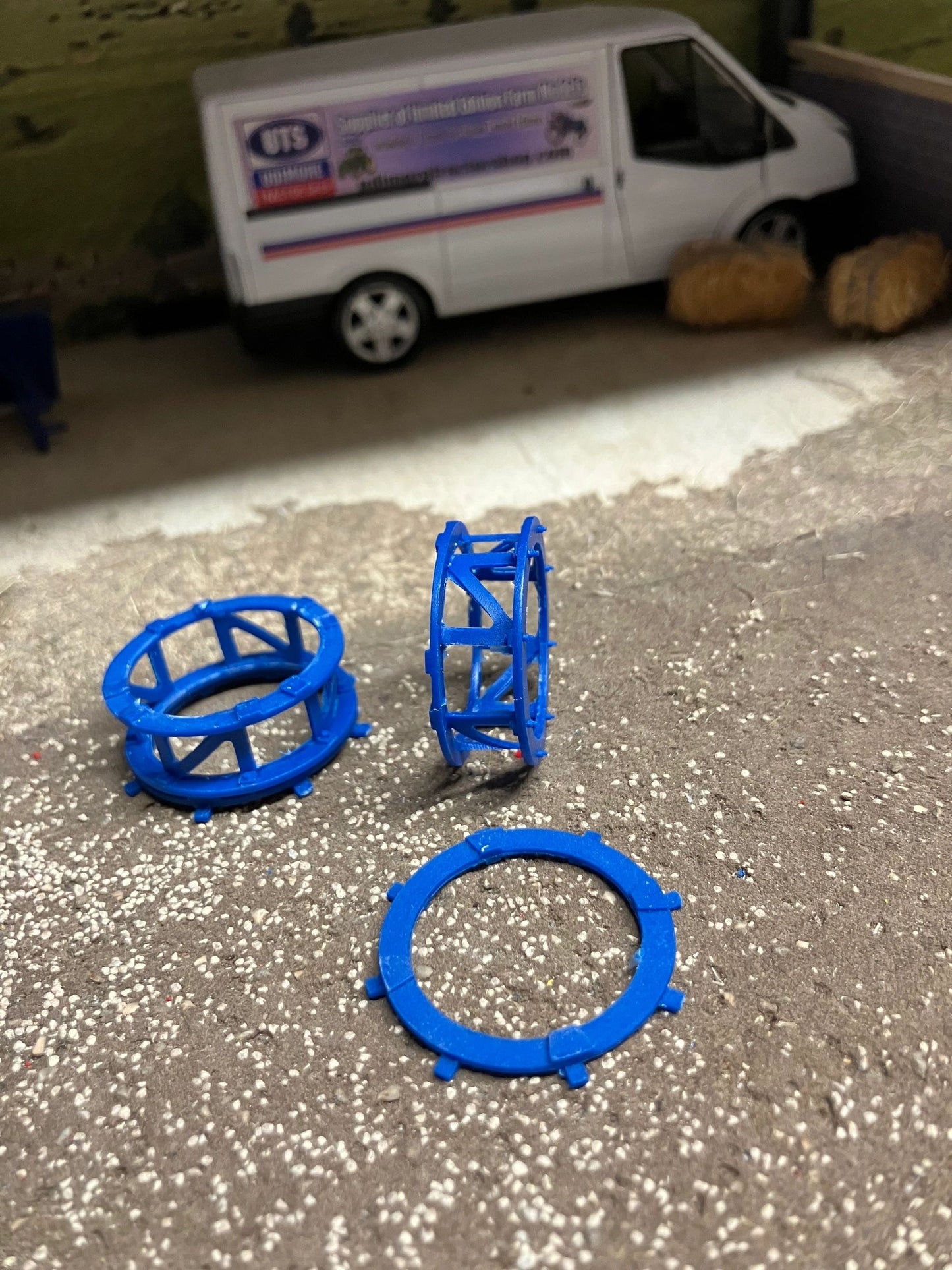 04220 pair of wheel cages barrels Artisan32 farm machinery 1:32 scale Image 2