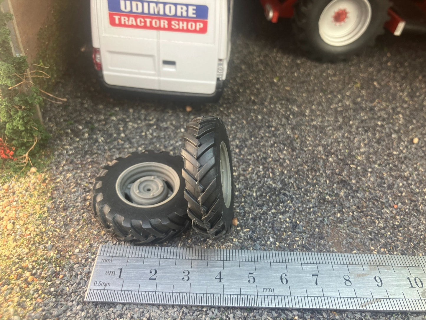 04237 Pair of Front Tractor wheels Artisan32 farm machinery 1:32 scale Image 3