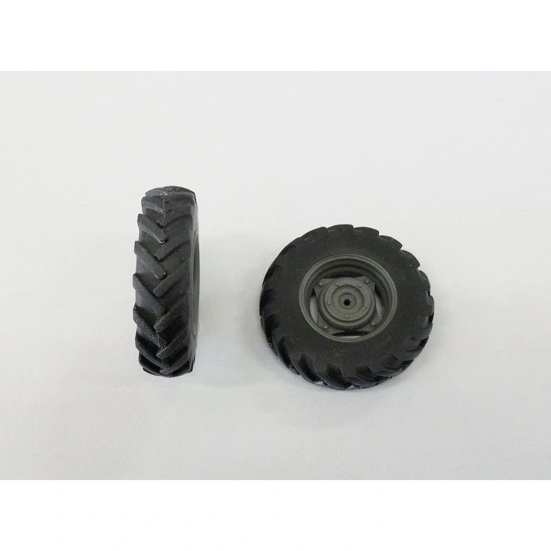04237 Pair of Front Tractor wheels Artisan32 farm machinery 1:32 scale Image 6
