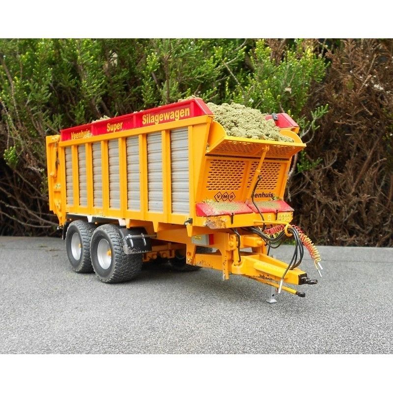 04248 Pair of Michelin BIB cargo wheels Artisan32 farm machinery 1:32 scale 710/50 R30 Image 3