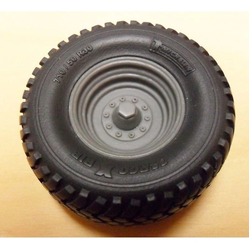 04248 Pair of Michelin BIB cargo wheels Artisan32 farm machinery 1:32 scale 710/50 R30 Image 7