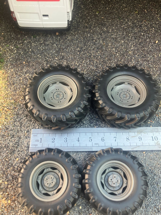 04261 Set of 4 Tractor wheels Artisan32 farm machinery 1:32 scale Image 2