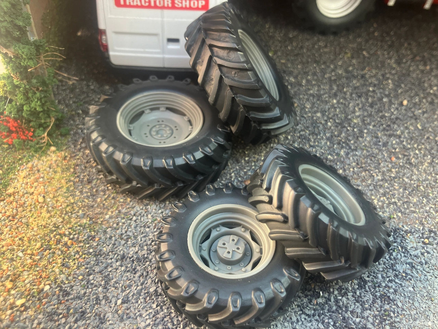 04261 Set of 4 Tractor wheels Artisan32 farm machinery 1:32 scale Image 3