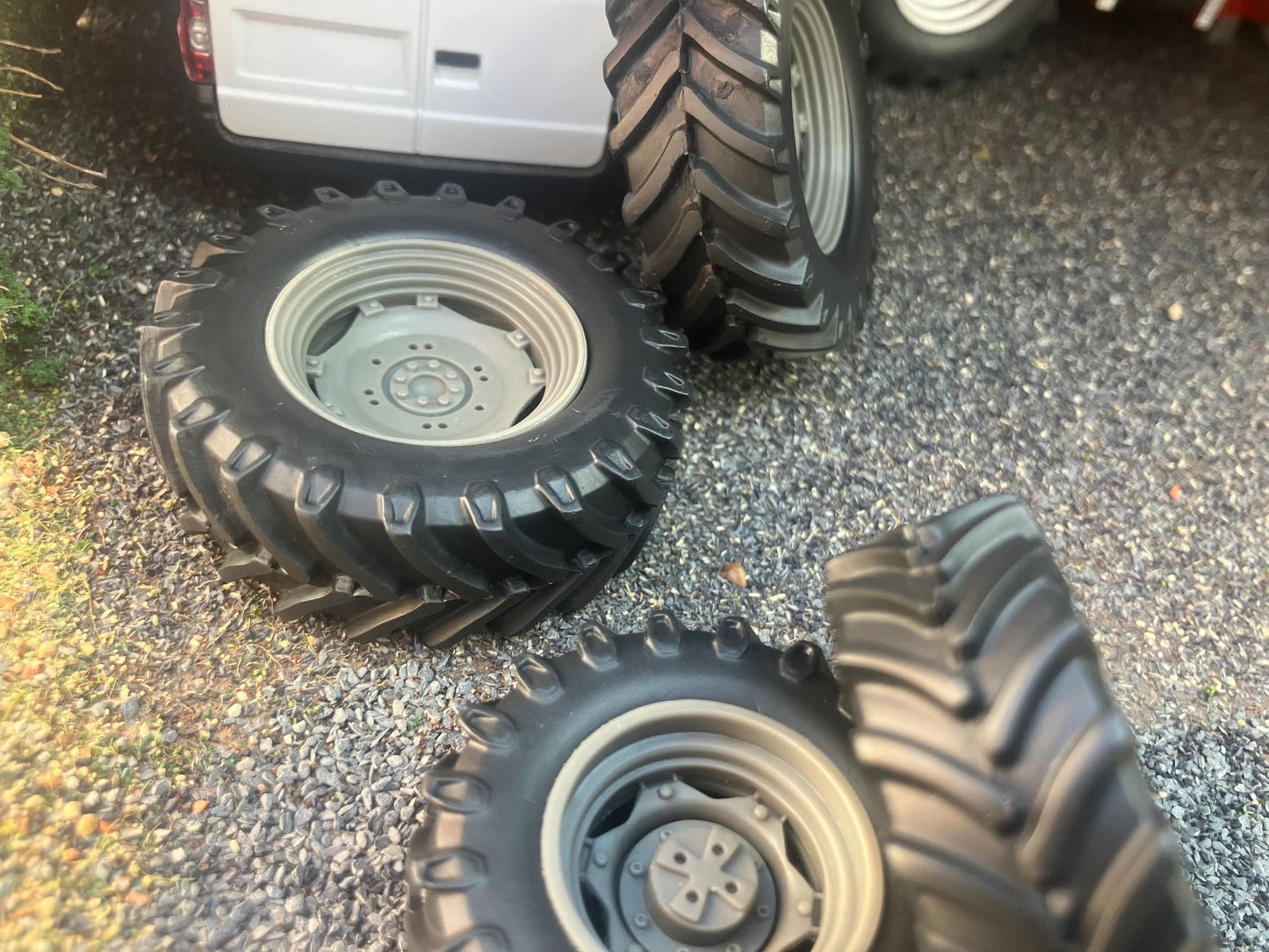 04261 Set of 4 Tractor wheels Artisan32 farm machinery 1:32 scale Image 4