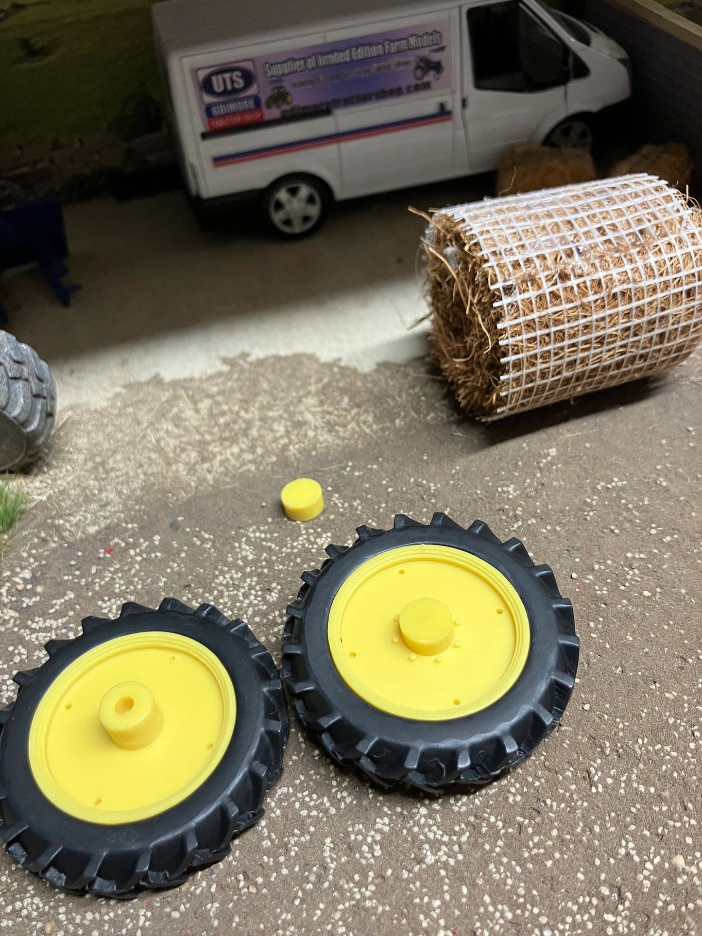 04264MS B pair of Yellow narrow row crop wheels 48mm Artisan32 farm machinery 1:32 scale Image 3