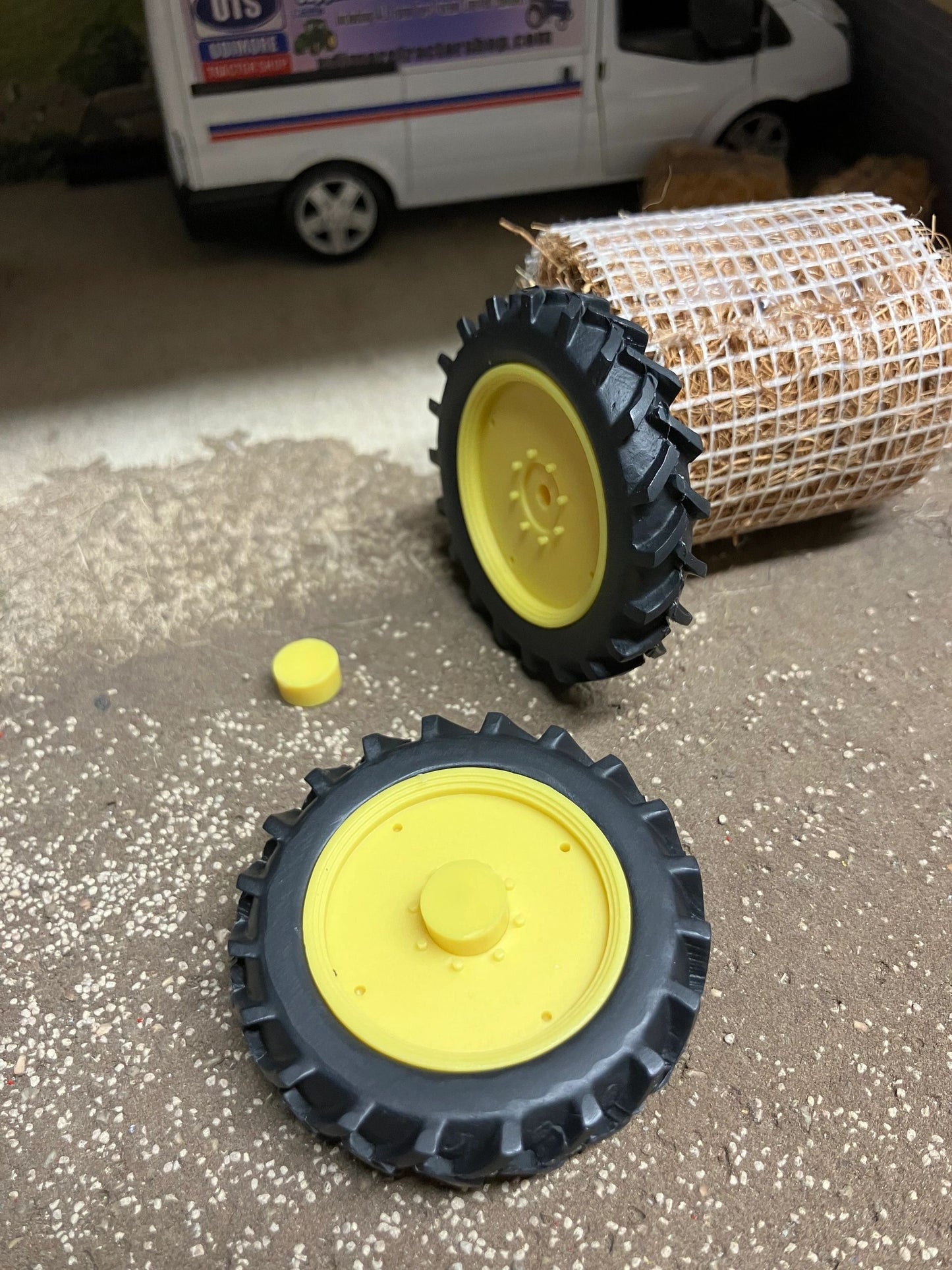 04264MS B pair of Yellow narrow row crop wheels 48mm Artisan32 farm machinery 1:32 scale Image 5