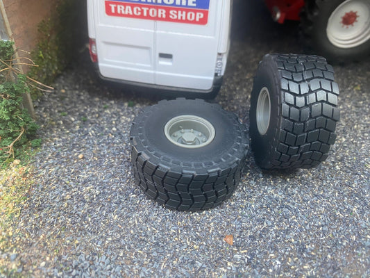 04270 Set of 2 Trailer wheels 40 x 18mm Artisan32 farm machinery 1:32 scale Image 2