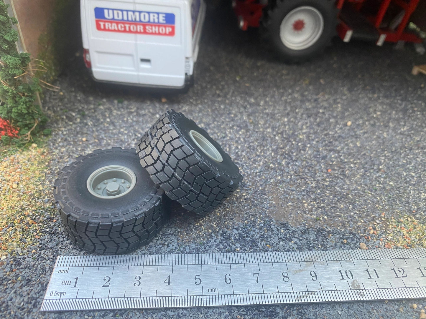 04270 Set of 2 Trailer wheels 40 x 18mm Artisan32 farm machinery 1:32 scale Image 3