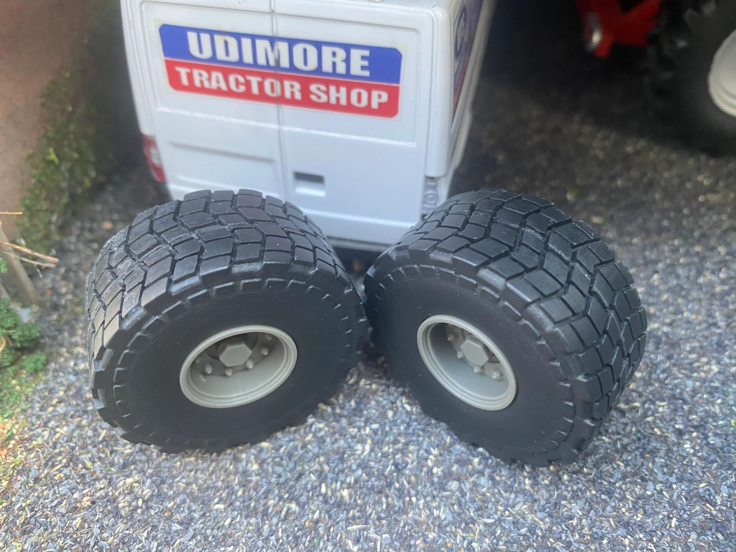 04270 Set of 2 Trailer wheels 40 x 18mm Artisan32 farm machinery 1:32 scale Image 4