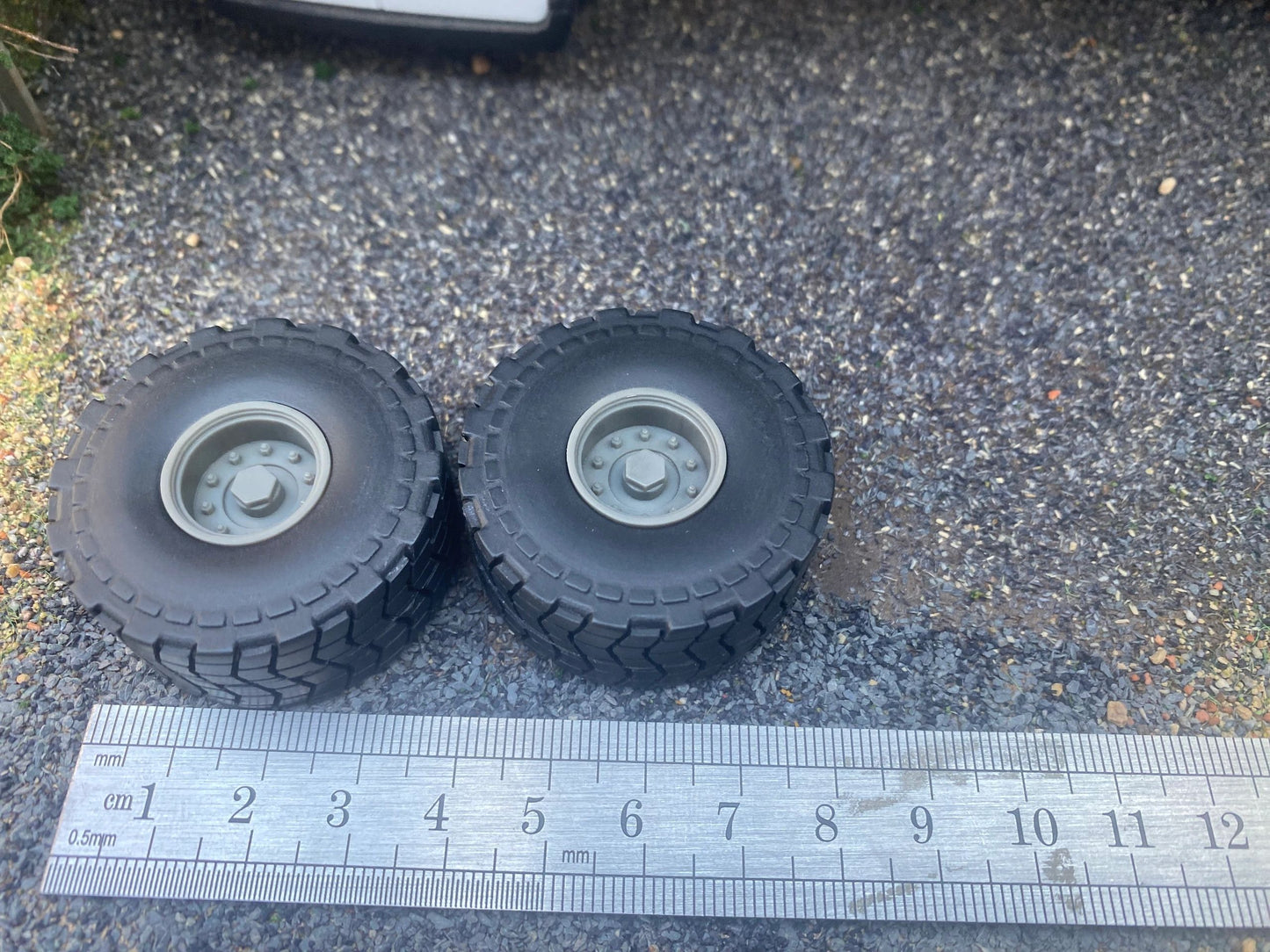 04270 Set of 2 Trailer wheels 40 x 18mm Artisan32 farm machinery 1:32 scale Image 7