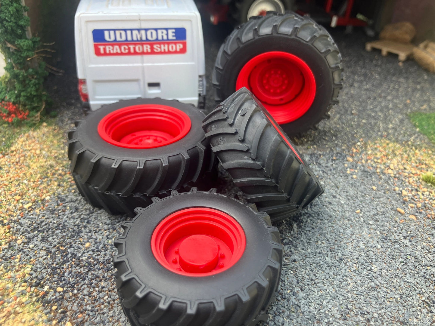 04272-NJ Red Set of 4 Agricultural wheels Artisan32 farm machinery 1:32 scale Agrarian Image