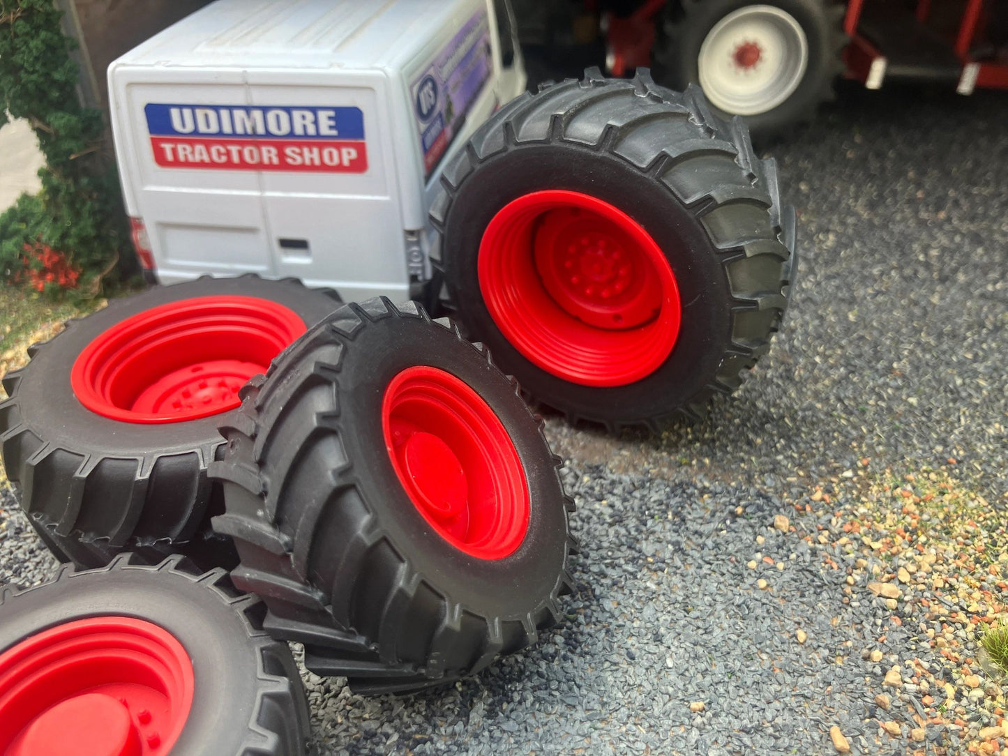 04272-NJ Red Set of 4 Agricultural wheels Artisan32 farm machinery 1:32 scale Agrarian Image 3