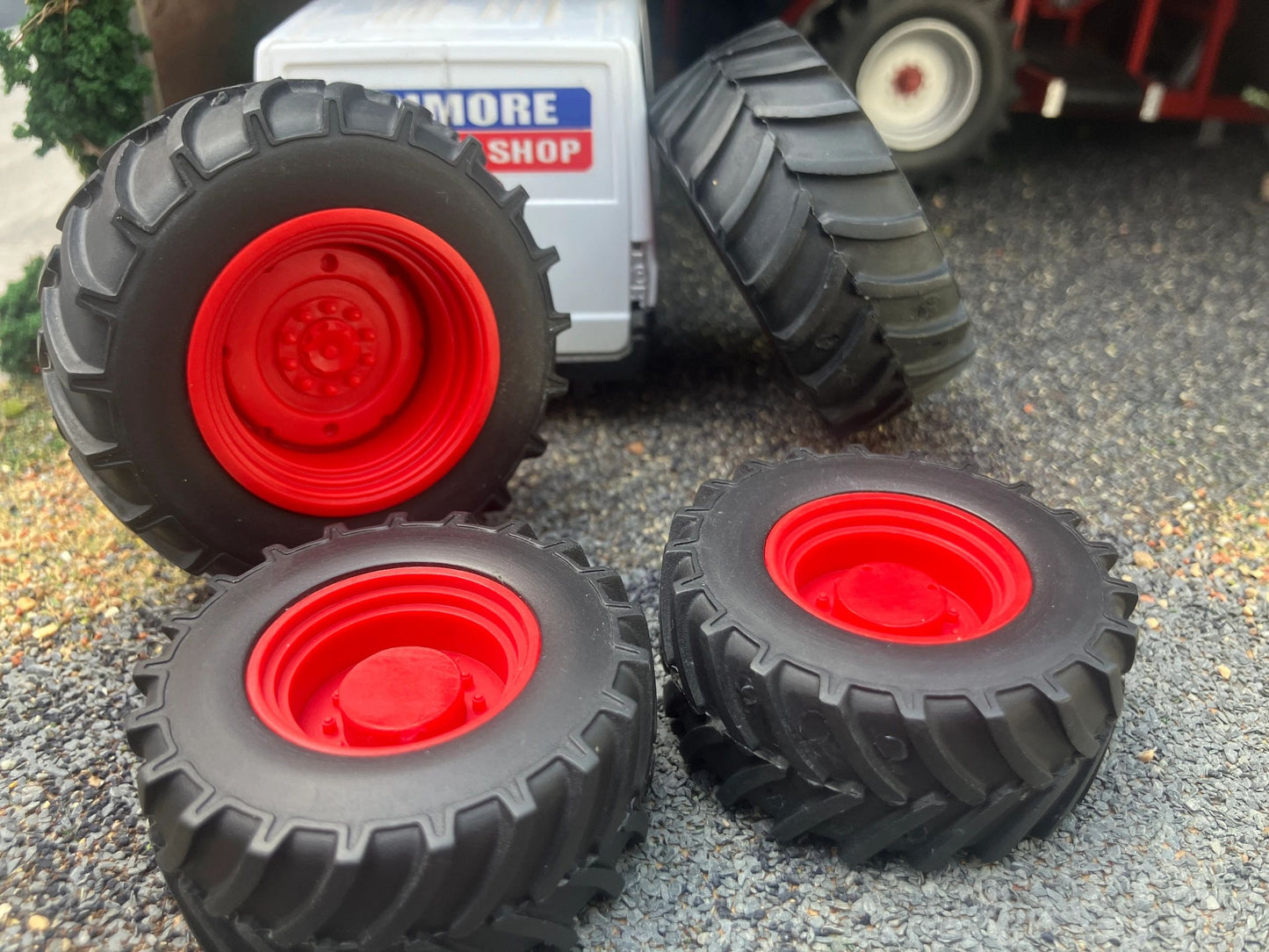04272-NJ Red Set of 4 Agricultural wheels Artisan32 farm machinery 1:32 scale Agrarian Image 4