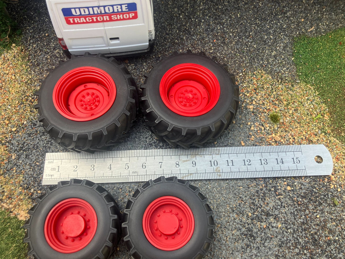 04272-NJ Red Set of 4 Agricultural wheels Artisan32 farm machinery 1:32 scale Agrarian Image 5