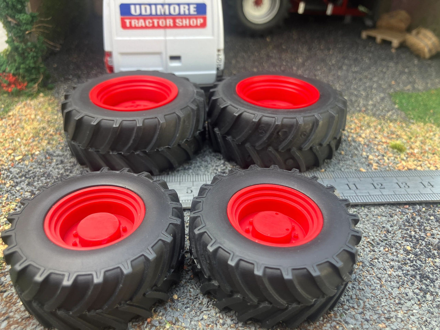 04272-NJ Red Set of 4 Agricultural wheels Artisan32 farm machinery 1:32 scale Agrarian Image 6
