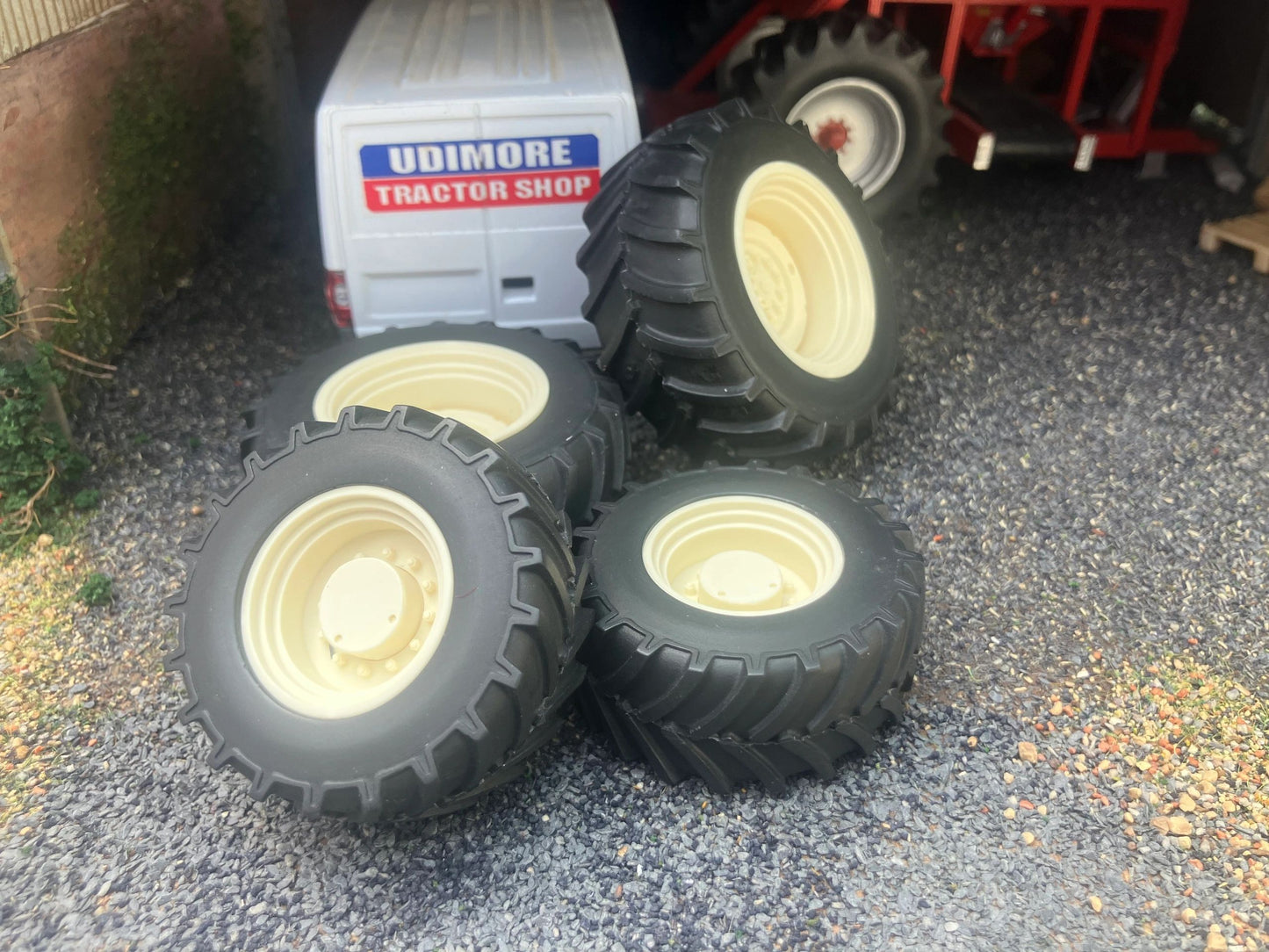 04272-NJ White Set of 4 Agricultural wheels Artisan32 farm machinery 1:32 scale Agrarian Image 6