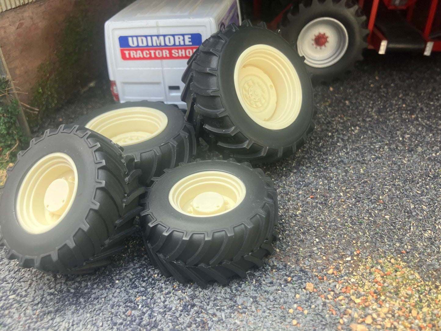 04272-NJ White Set of 4 Agricultural wheels Artisan32 farm machinery 1:32 scale Agrarian Image 8