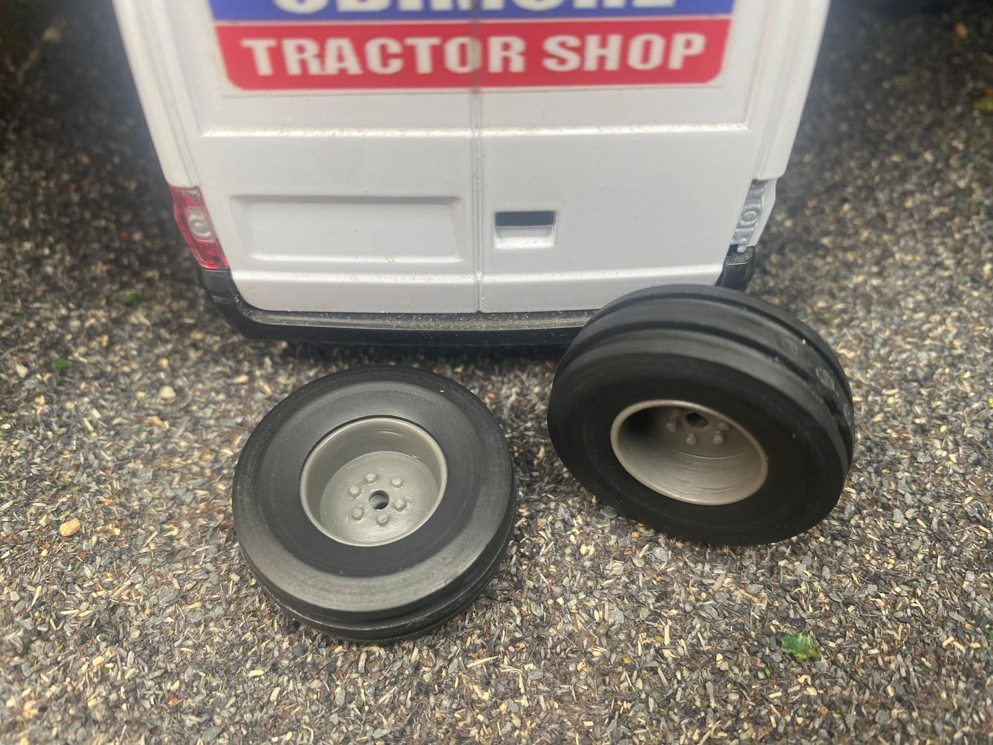 04284 Set of 2 Front axle wheels 28.5mm x 10.5mm Type 4 Artisan32 farm machinery 1:32 scale Image 3