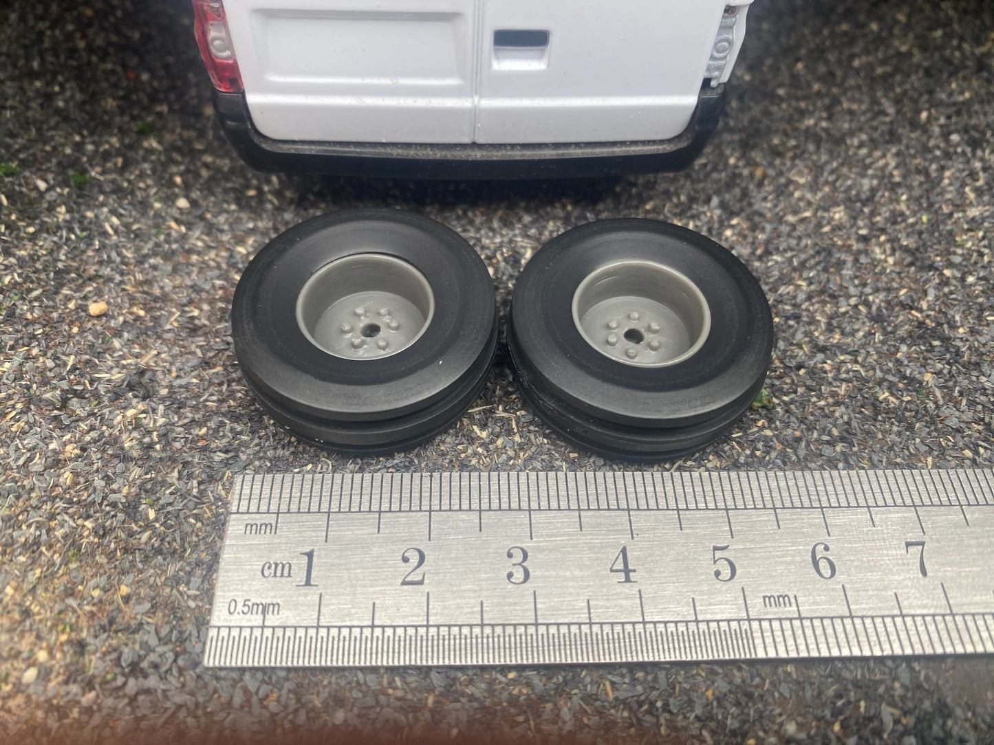04284 Set of 2 Front axle wheels 28.5mm x 10.5mm Type 4 Artisan32 farm machinery 1:32 scale Image 5