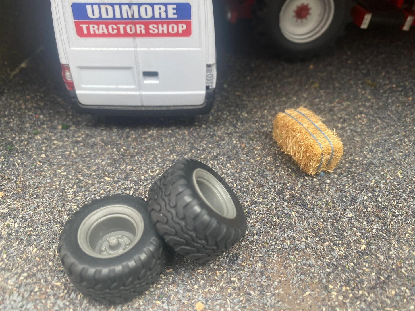 04286 Set of 2 Flatbed Trailer wheels 28mm x 14mm Type 7 Artisan32 farm machinery 1:32 scale Image