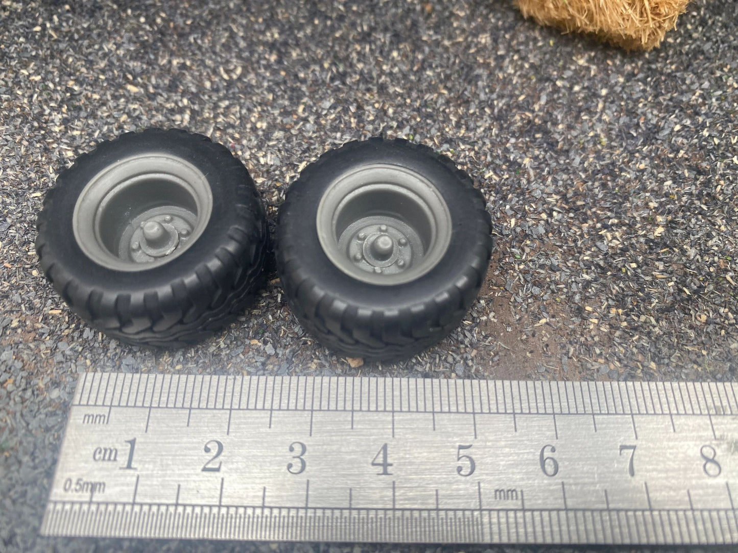 04286 Set of 2 Flatbed Trailer wheels 28mm x 14mm Type 7 Artisan32 farm machinery 1:32 scale Image 3