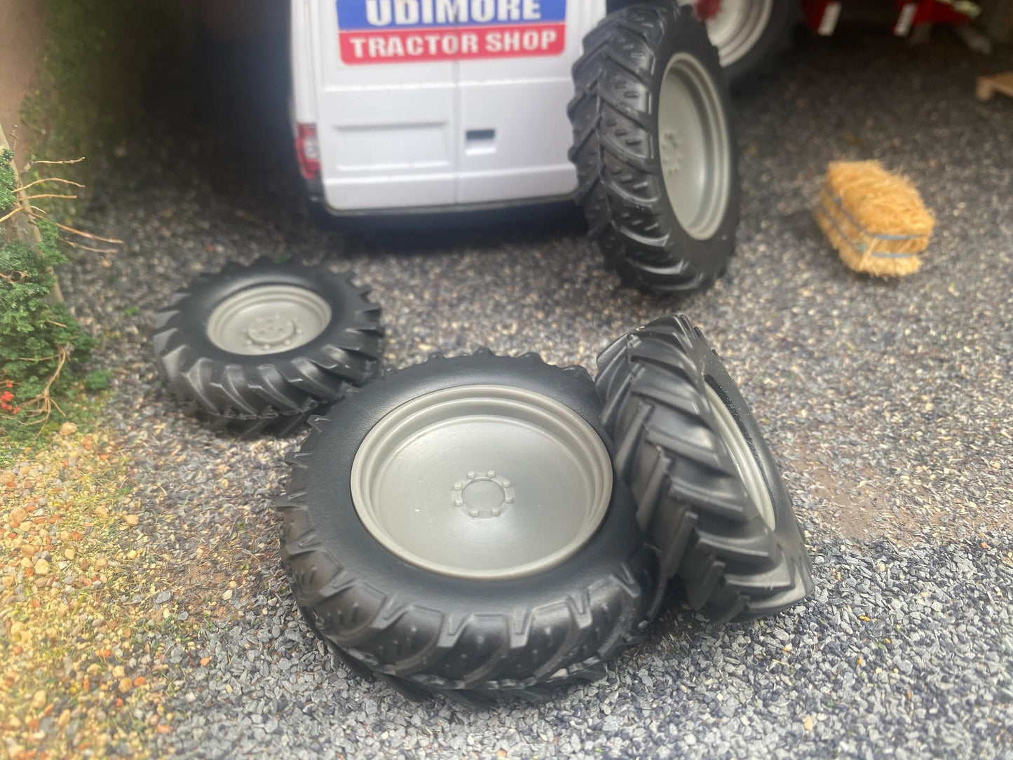 04294 Set of 4 Tractor wheels Artisan32 farm machinery 1:32 scale Image
