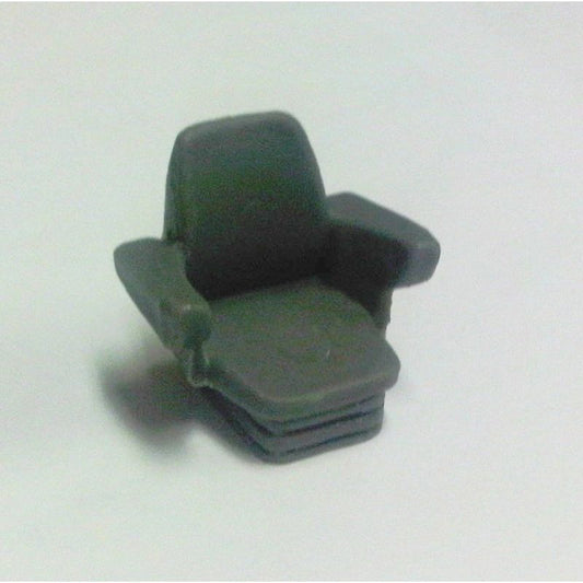 04553 Seat 03 18 mm x 21 mm x 15 mm Tractor farm machinery 1:32 scale Artisan32 Image 2