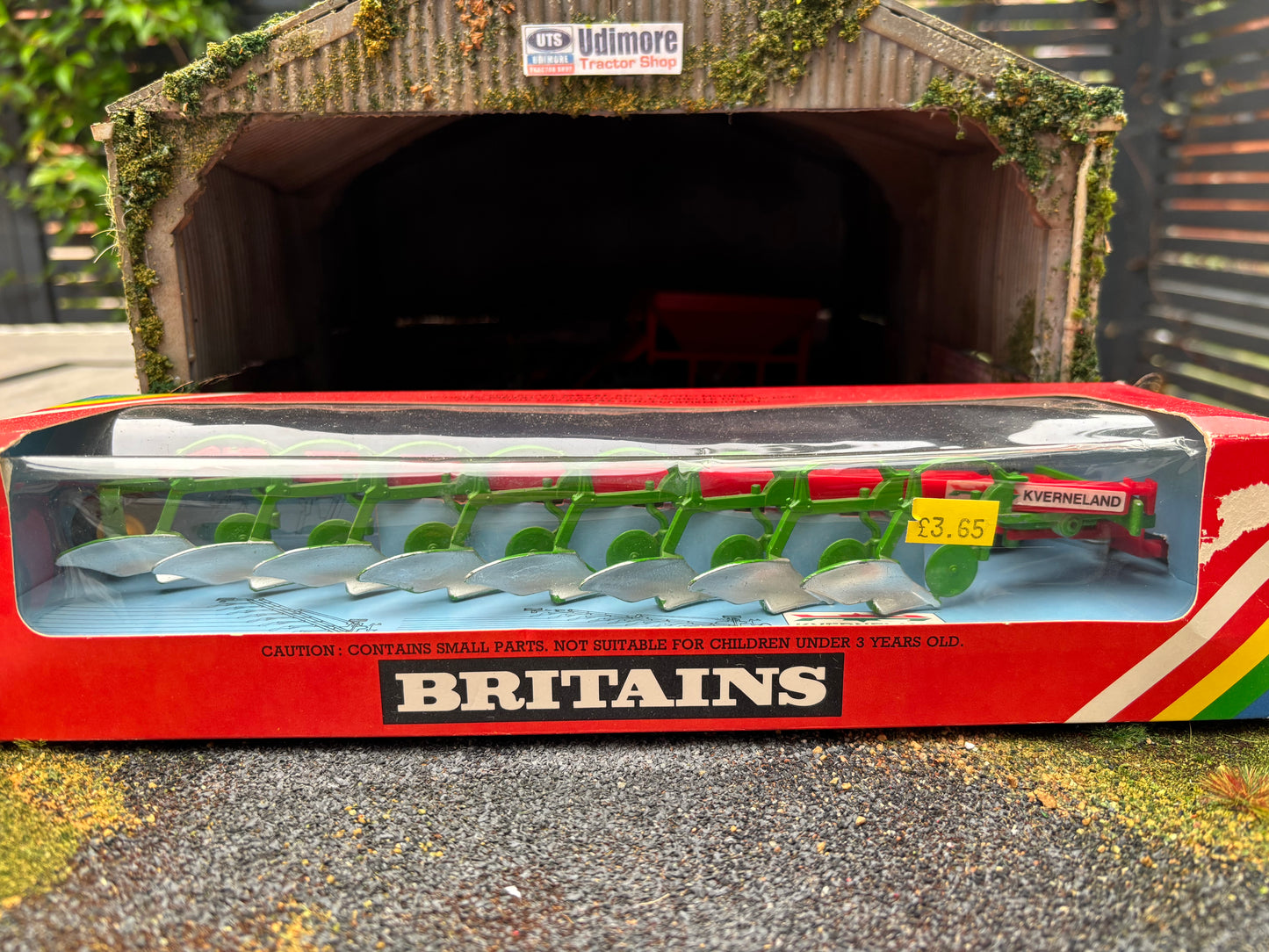 9554 Vintage Britains Kverneland 8 furrow plough green version 1:32 scale