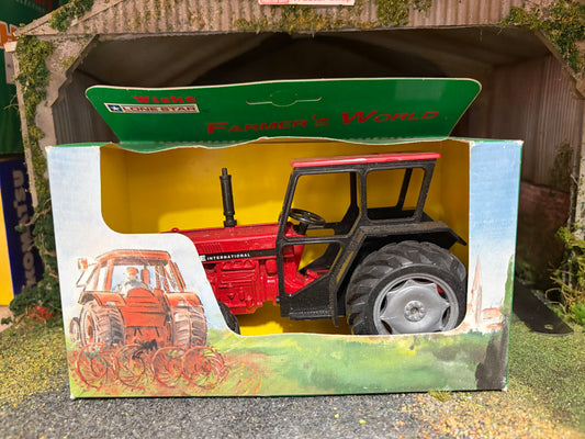Lonestar Farmers World CASE International Tractor 1:32 scale boxed