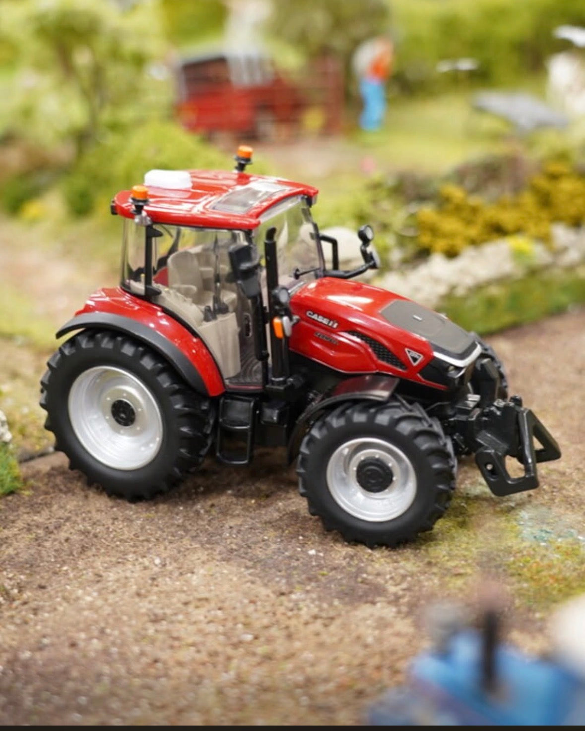 Britains CASE Farmall 120C Tractor 1:32 scale New BOXED 43428