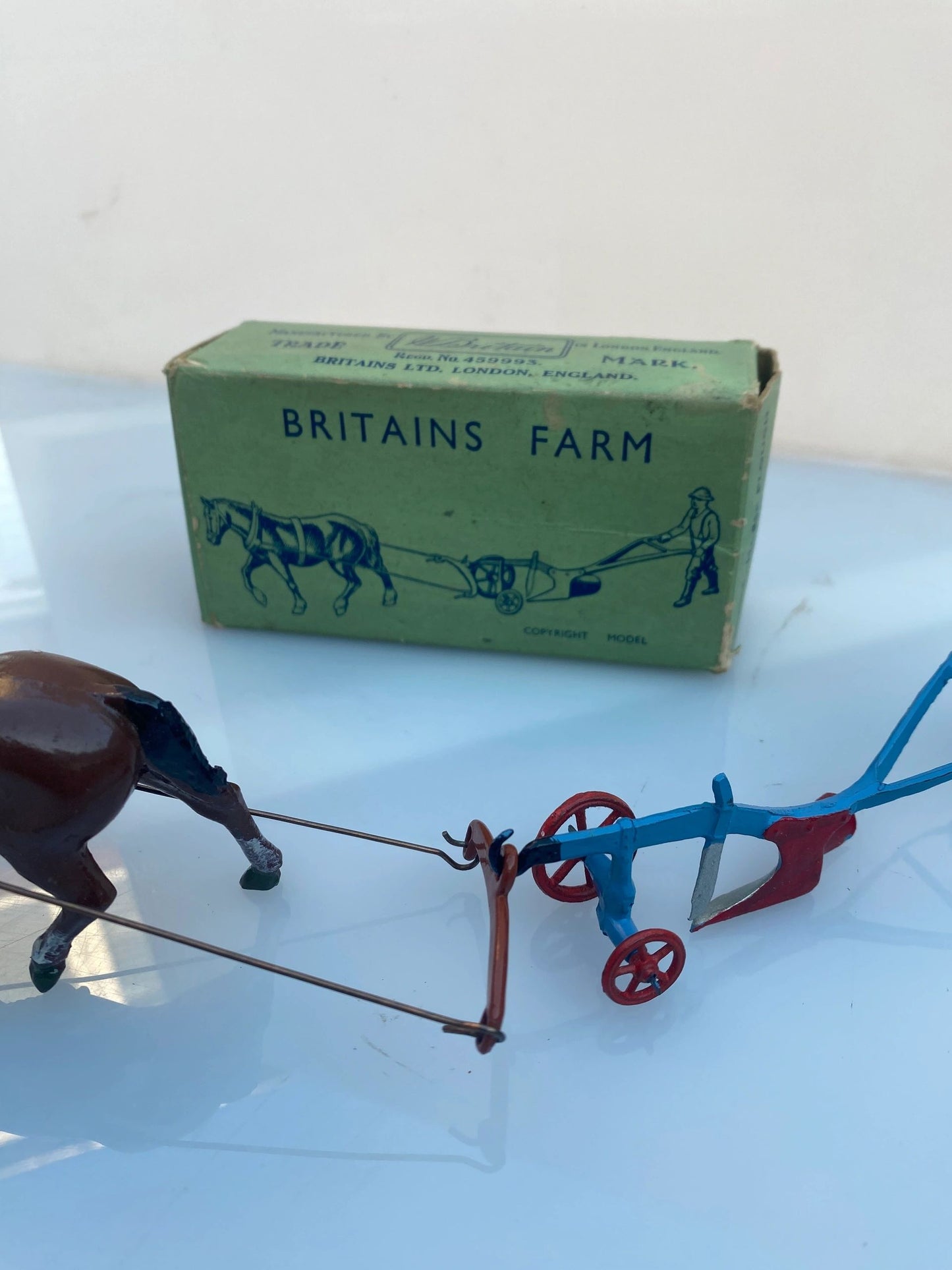 142F Vintage Britains Single horse Plough with Ploughman 1:32 scale boxed Image 2