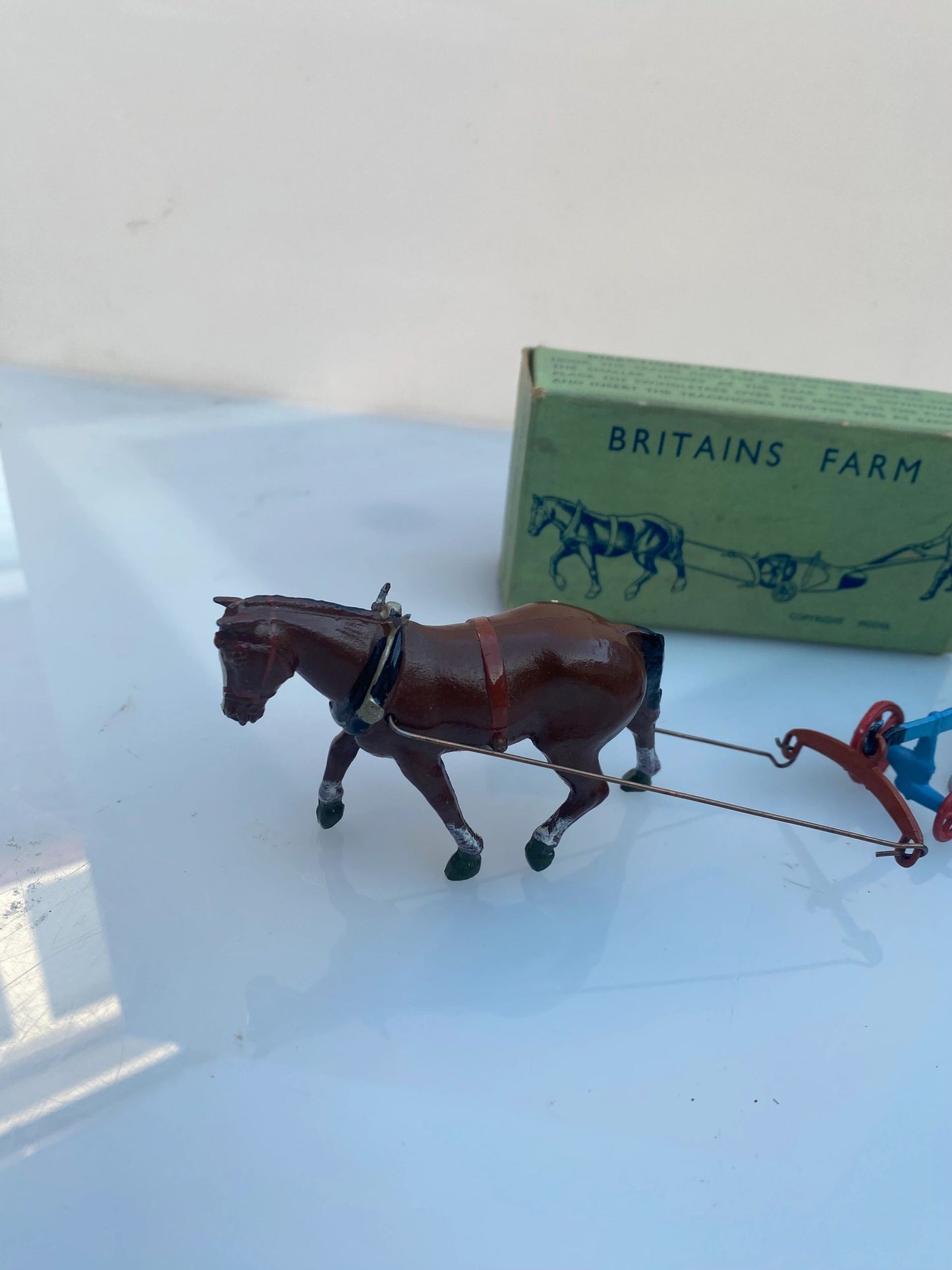 142F Vintage Britains Single horse Plough with Ploughman 1:32 scale boxed Image 6