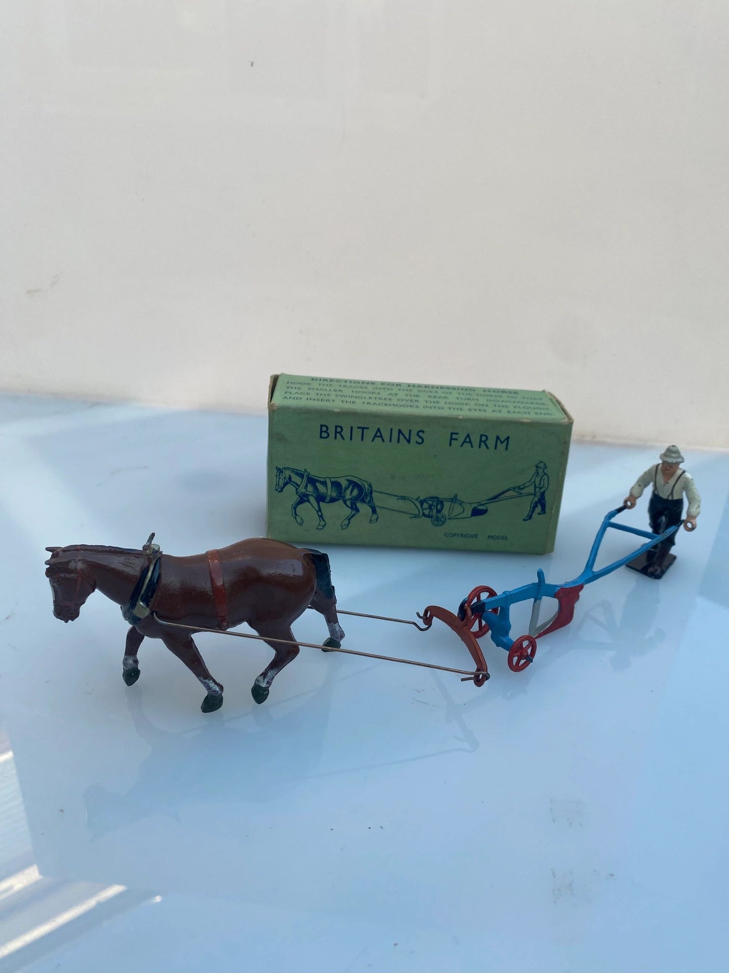 142F Vintage Britains Single horse Plough with Ploughman 1:32 scale boxed Image 7