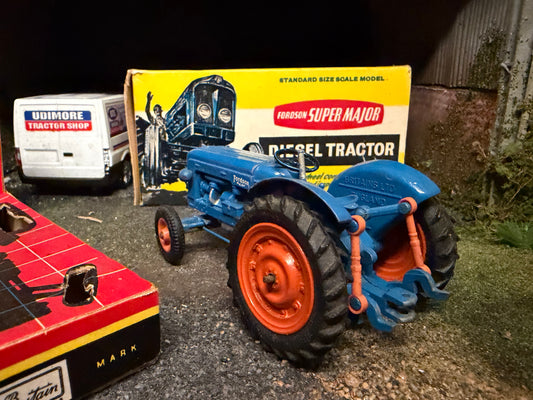 Vintage Britains 172F Fordson New Major Tractor with Rubber Wheels 1:32 Scale – Boxed Obsolete 1959 First Version