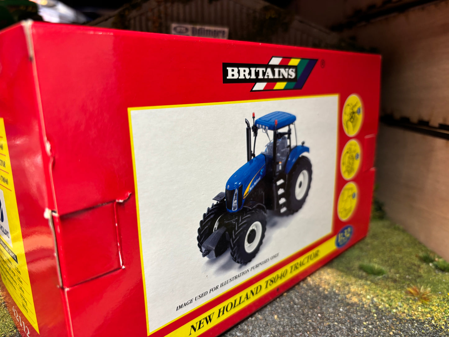 42112 Britains New Holland T8040 Tractor in original Box obsolete VINTAGE
