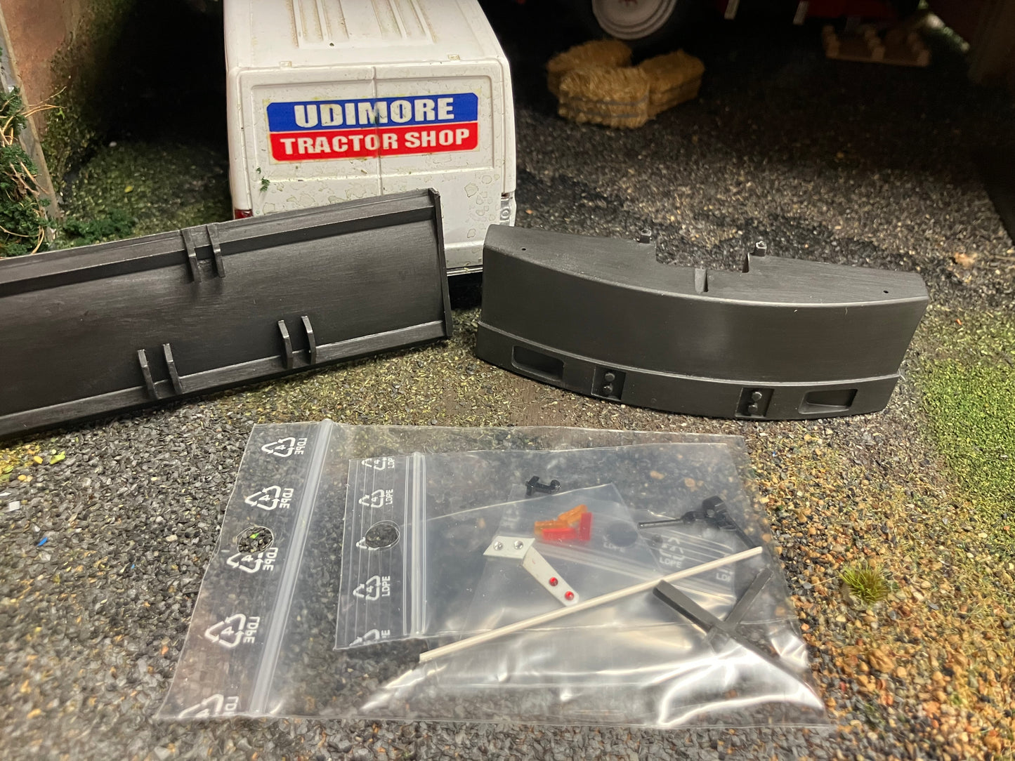 Front Blade & Rear Sledgehammer Scraper kit with lights Artisan32 Silage kit farm machinery 1:32 scale 03220