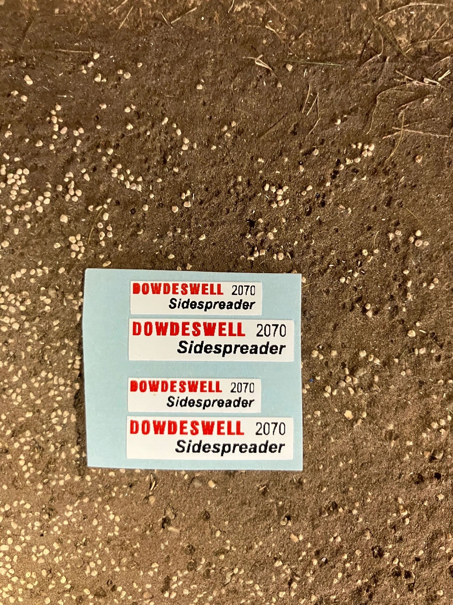 1:32 scale High quality vinyl pack 4 x sticker set Dowdeswell 2070 Side spreaderfarm machinery decals 1:32 scale Image