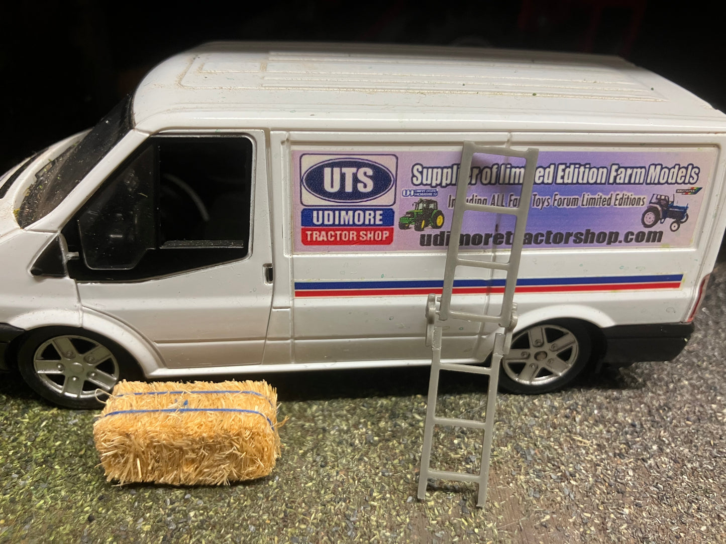 04589 Folding Trailer Ladder Steps Artisan32 Tractor farm machinery 1:32 scale