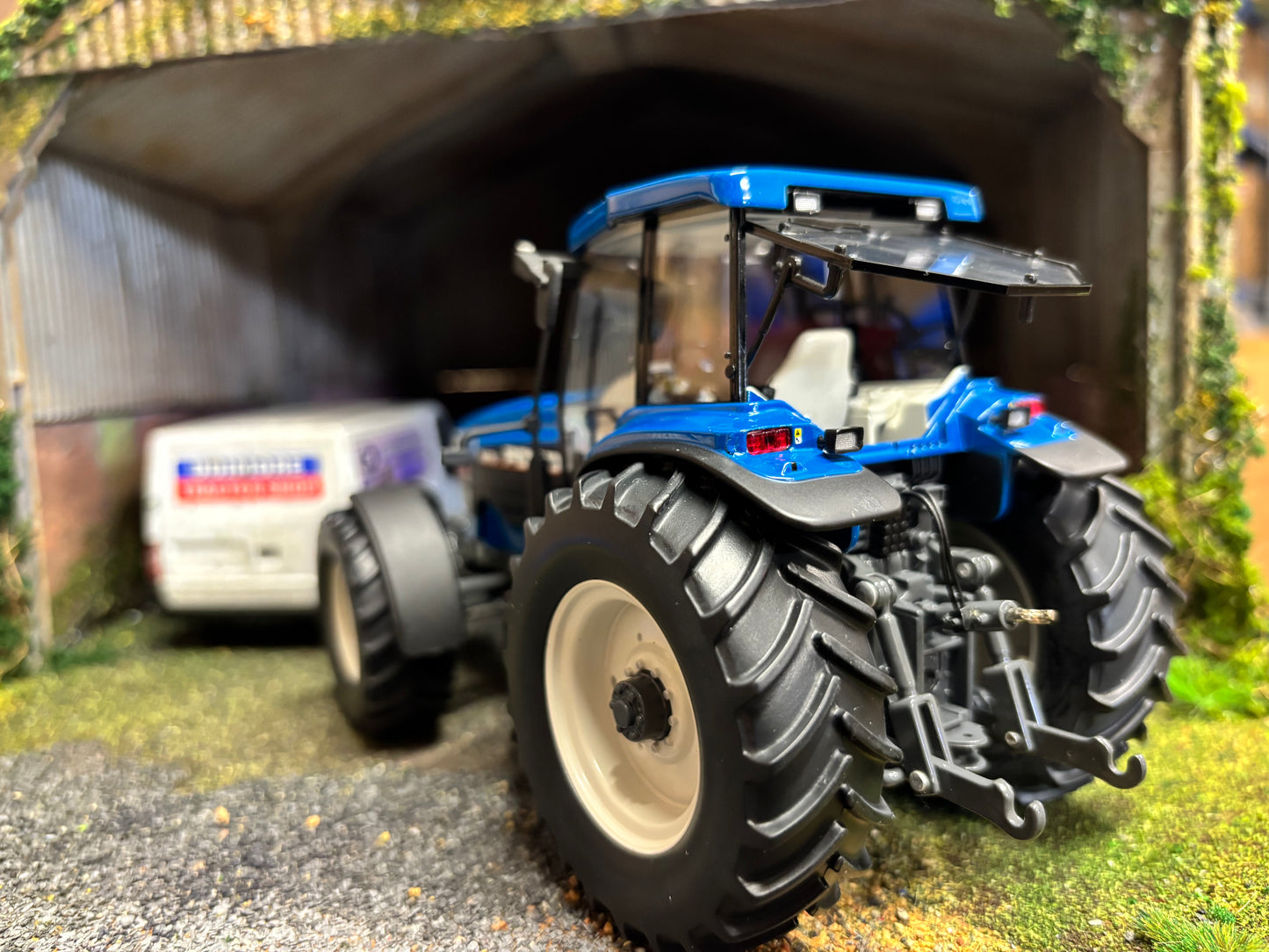 Ford 8970 tractor 1:32 scale BOXED Limited Edition Imber ROS