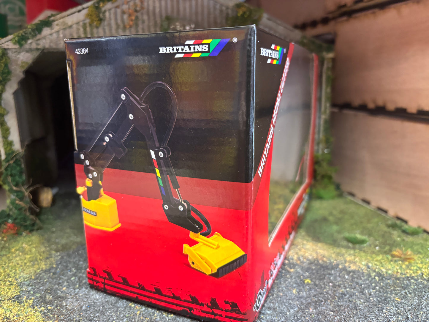Britains Hedge Cutter 1:32 scale boxed 43384