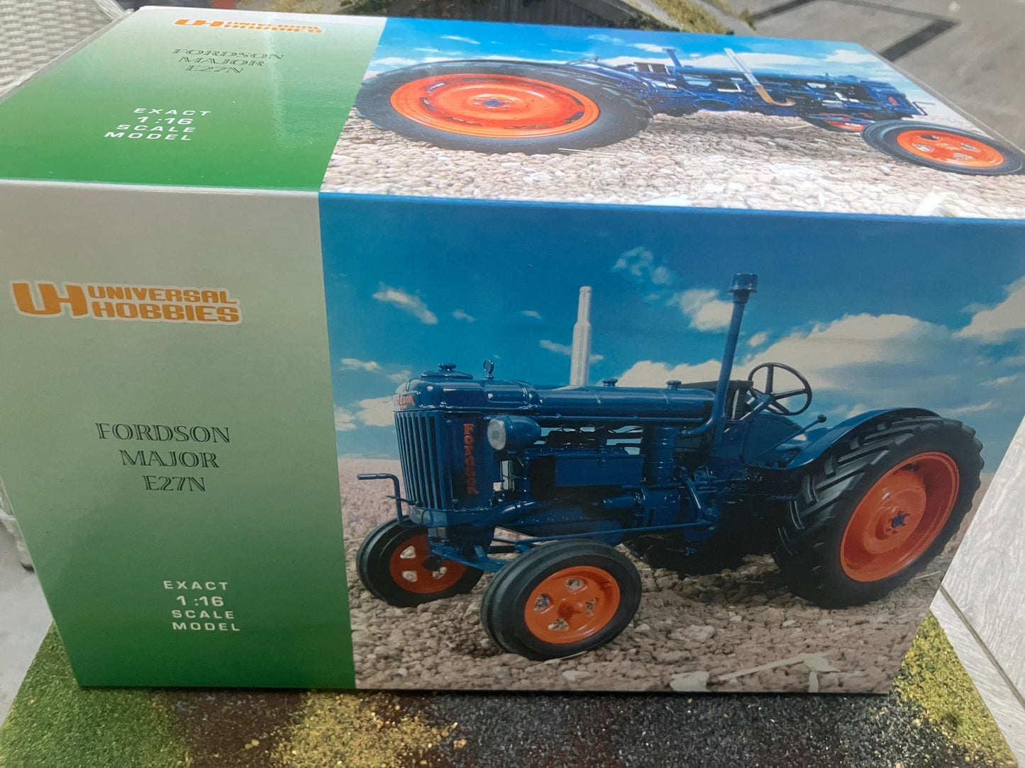 2638U Universal Hobbies Fordson E27N Major tractor BOXED 1:16 scale Image 8