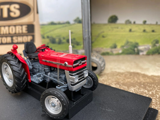 2785 Universal Hobbies 1965 Massey Ferguson 135 tractor BOXED 1:32 New Image 2